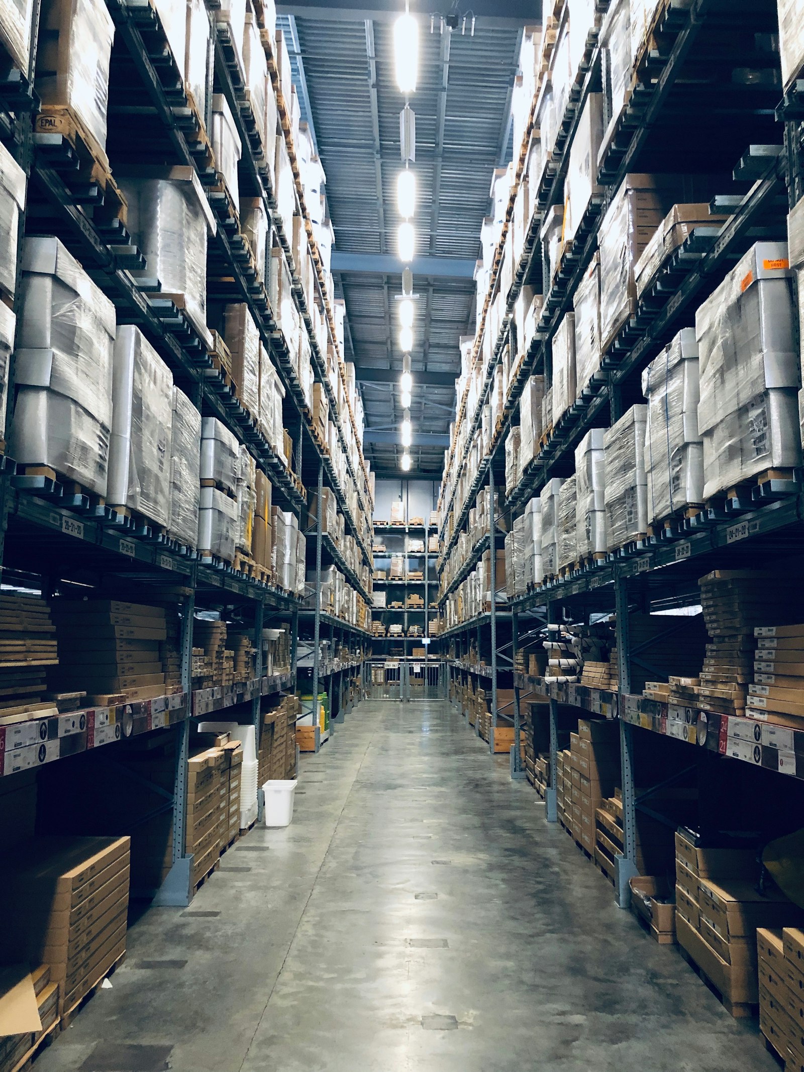 Courier Garage logistics warehouse